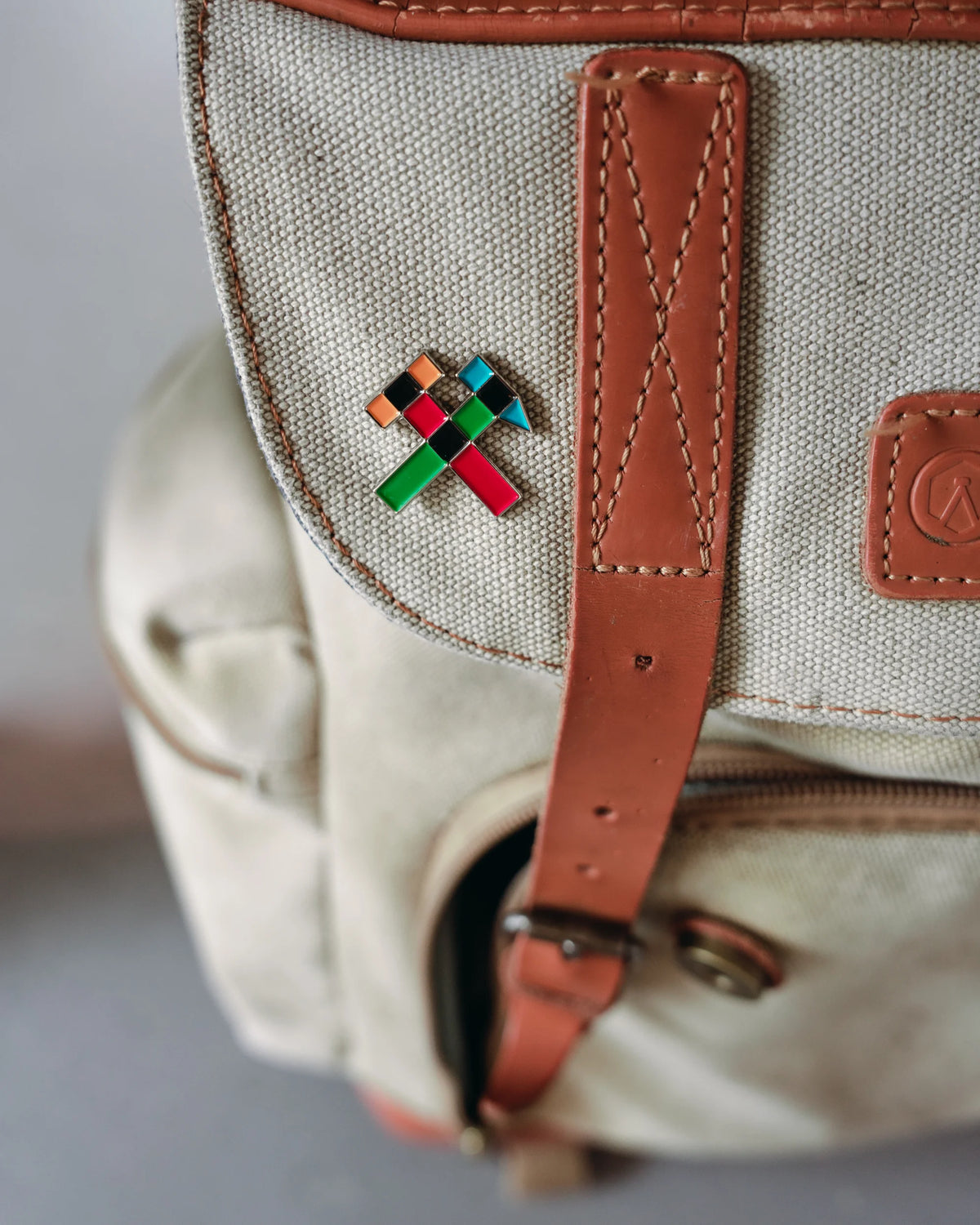 Emaille-Pin "ANSTECKER"