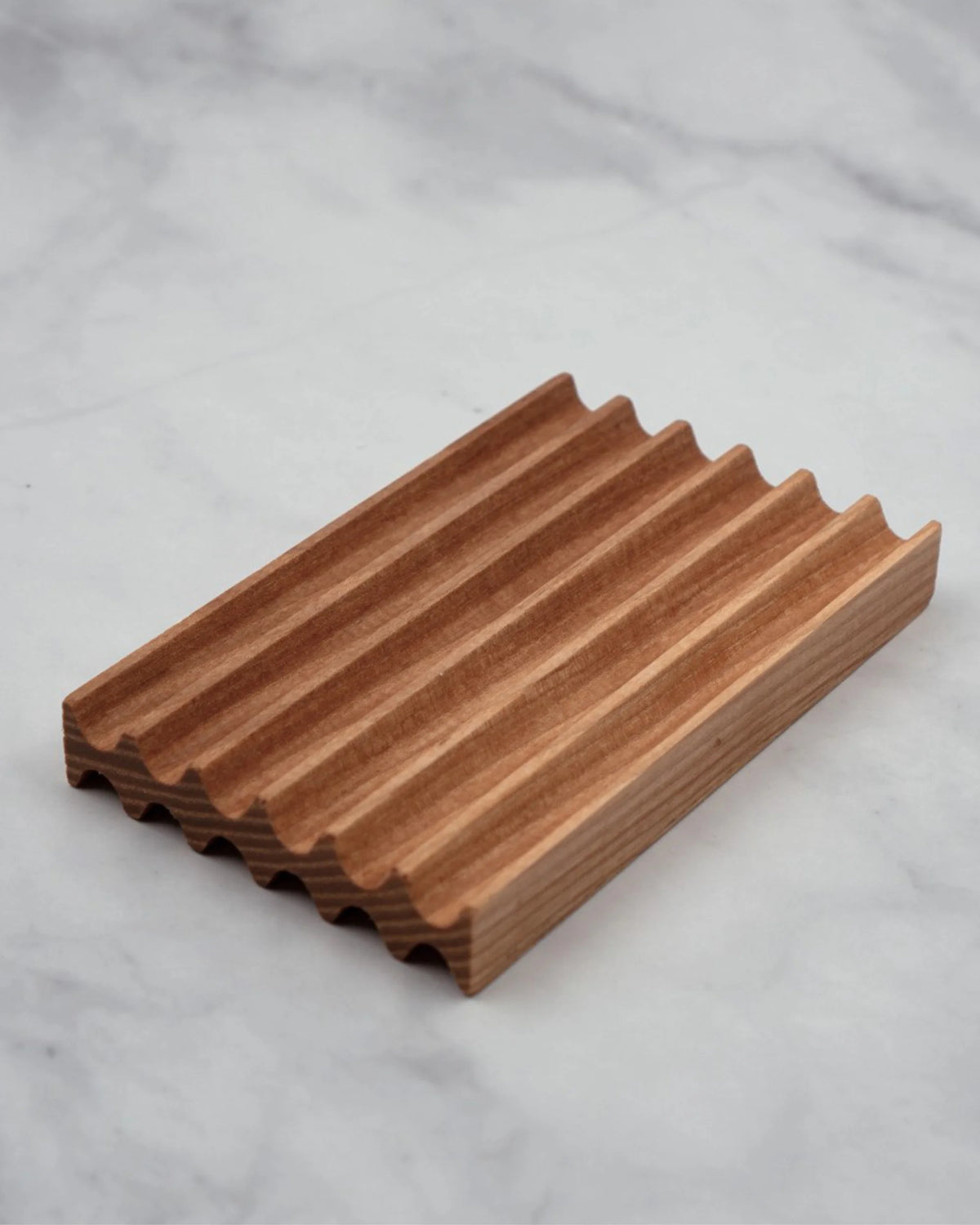 Holzseifenschale mit "HAGEBUTTE" & "WALDBIENE"