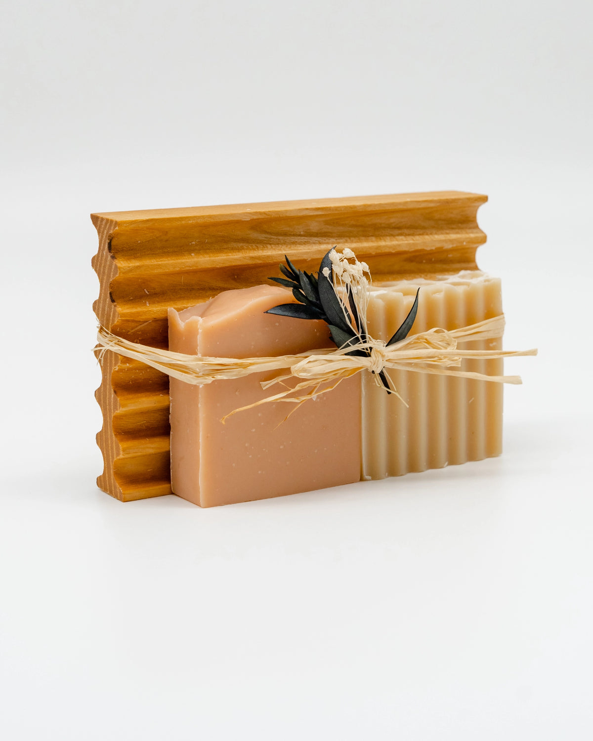 Holzseifenschale mit "HAGEBUTTE" & "WALDBIENE"