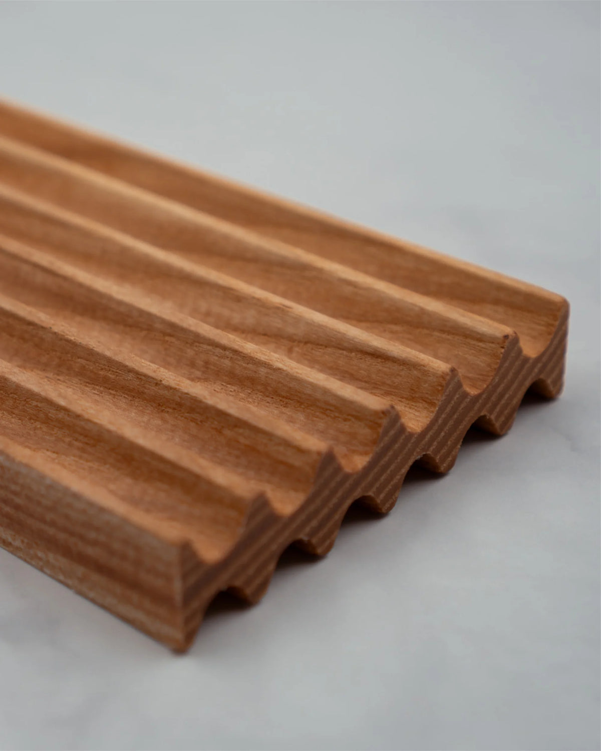 Holzseifenschale mit "HAGEBUTTE" & "WALDBIENE"