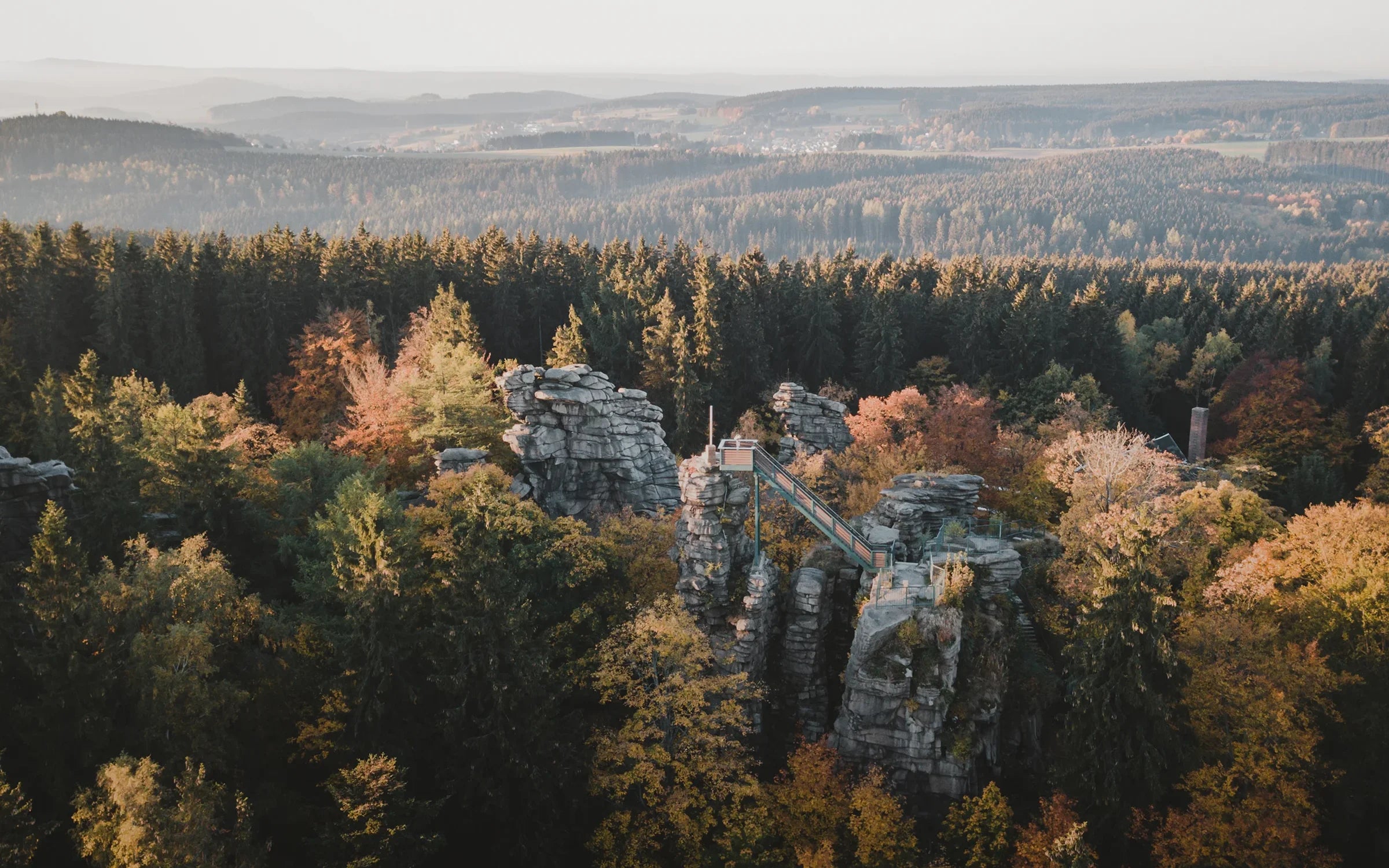 Blick auf die Greifensteine im Erzgebirge